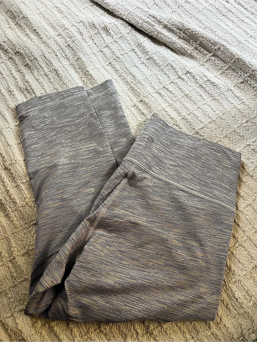 Lululemon cropped align leggings grey color